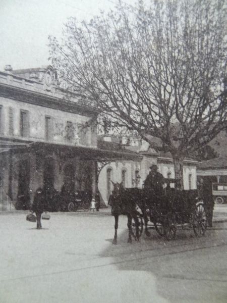 CANNES La Place de la Gare (4)