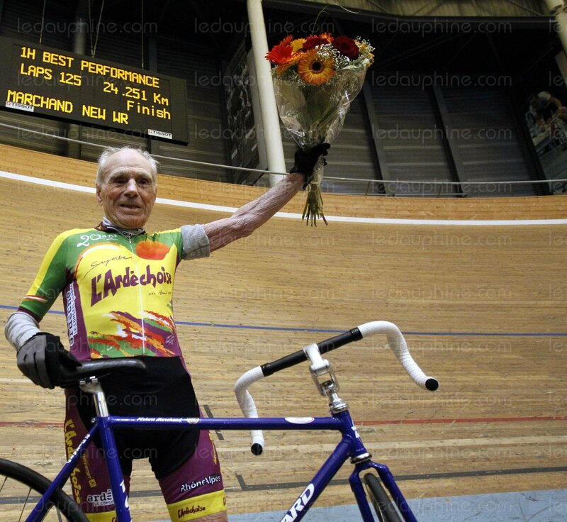 robert-marchand-avait-etabli-le-premier-record-de-l-heure-de-l-histoire-du-cyclisme-pour-un-centenaire-le-dl-fabrice-hebrard-1404533231
