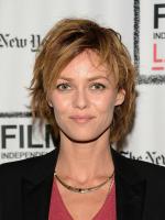 Vanessa-Paradis-parle-enfin-de-sa-nouvelle-coupe-de-cheveux