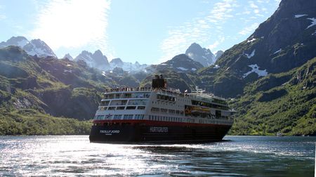 Trollfjord i Trollfjorden