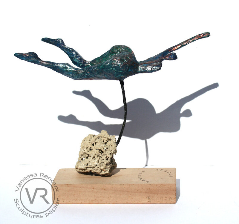 sculpture-femme-nageuse-papierbronze-vanessaRenoux