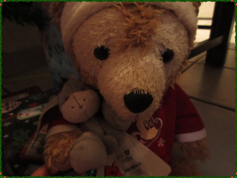 Duffy et Little Cass ouvrent leurs cadeaux (6)