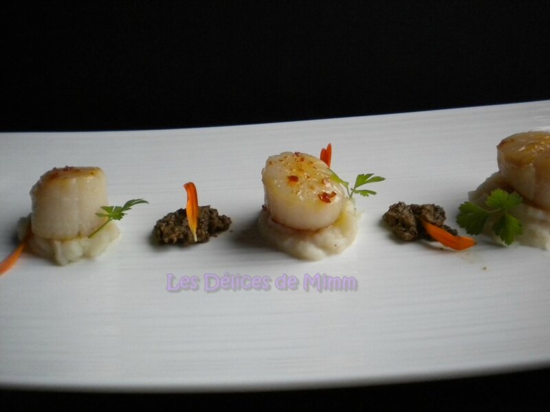 Noix de Saint-Jacques poêlées, purée de topinambour et tapenade au basilic 2