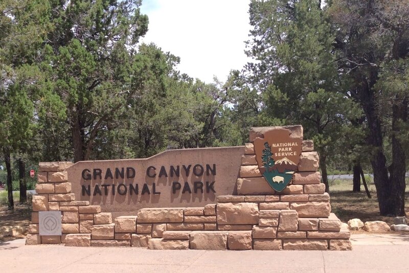 Grand Canyon_entrance_etsionjasait