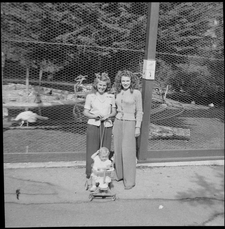 1944-01s-santa_catalina-zoo-NJ_with_friends-010-1-Gaddis-1a