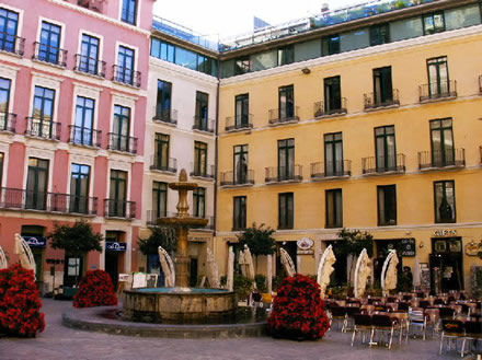 Malaga_terrace_in_the_centre_Plaza_Obispo