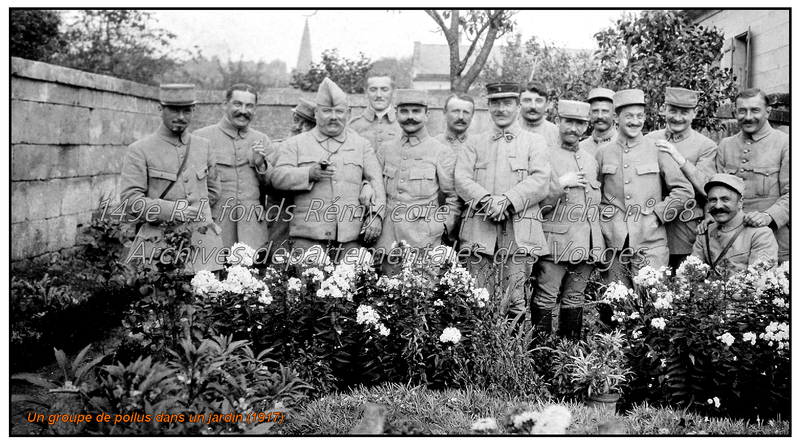 Un groupe de poilus dans un jardin