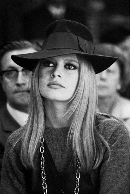 1968-04-saint_tropez-defile_mode-022-1