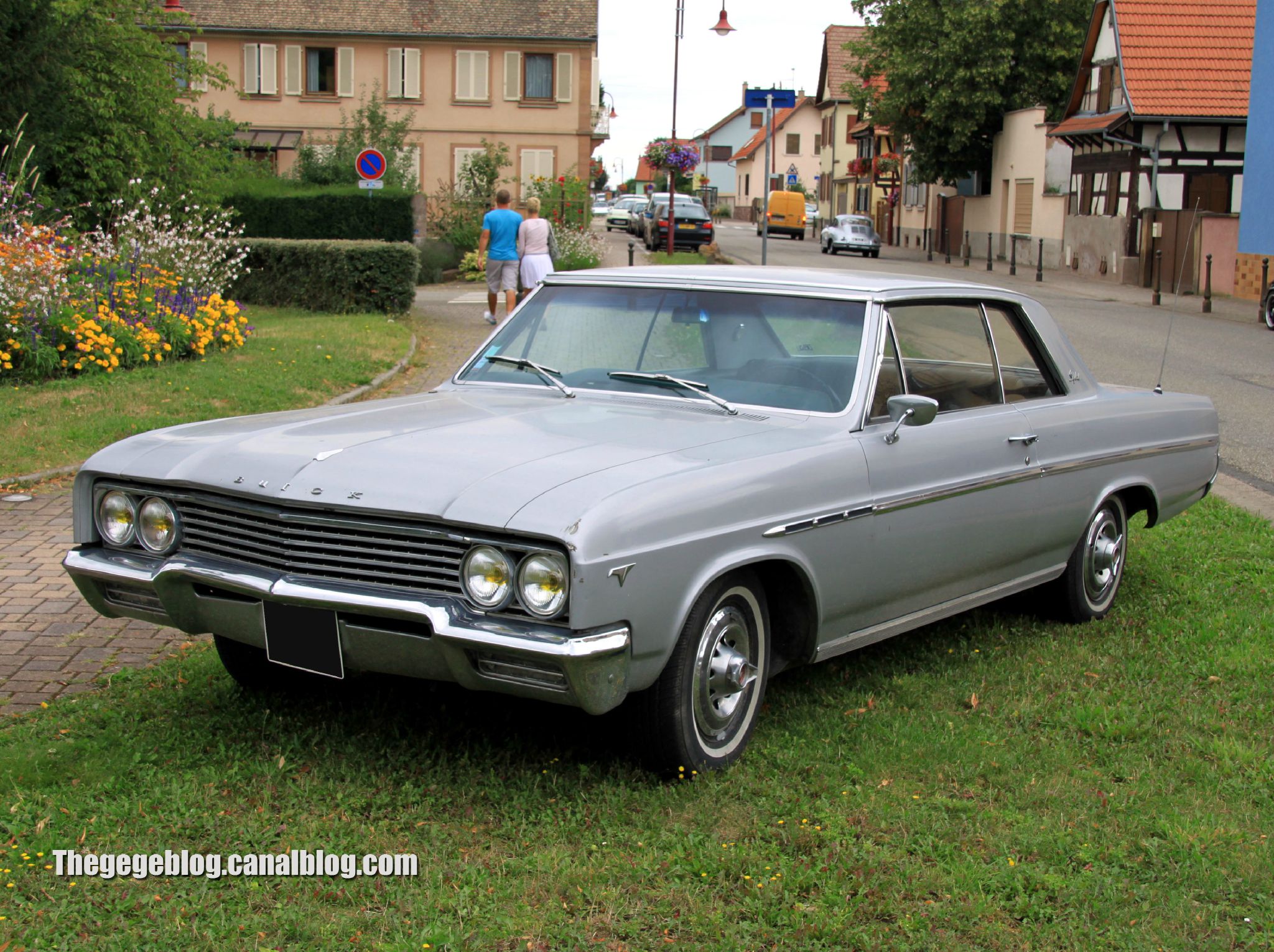 Buick skylark 2door hardtop coupé de 1965 (Retrorencard aout 2012) 01