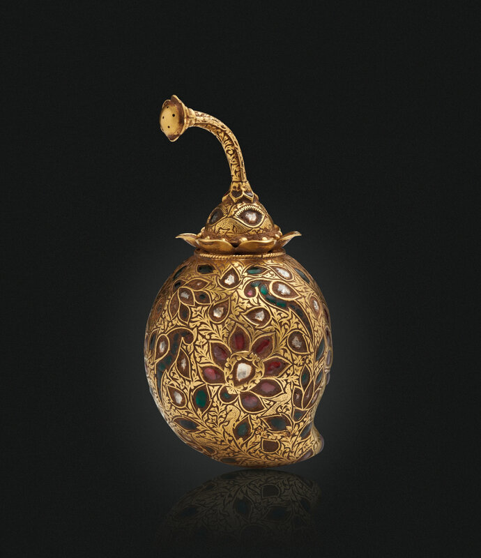 2019_NYR_17464_0233_000(a_mango-shaped_carved_and_gem_set_gold_perfume_flask_north_india_1700-)