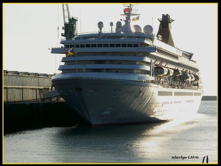 L_Artemis___quai_au_Havre_le_27_Ao_t_2007