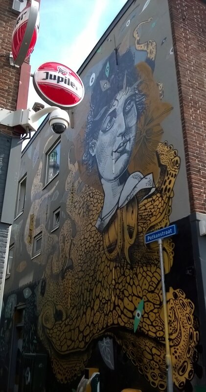 la-femme-en-or-street-art-Breda