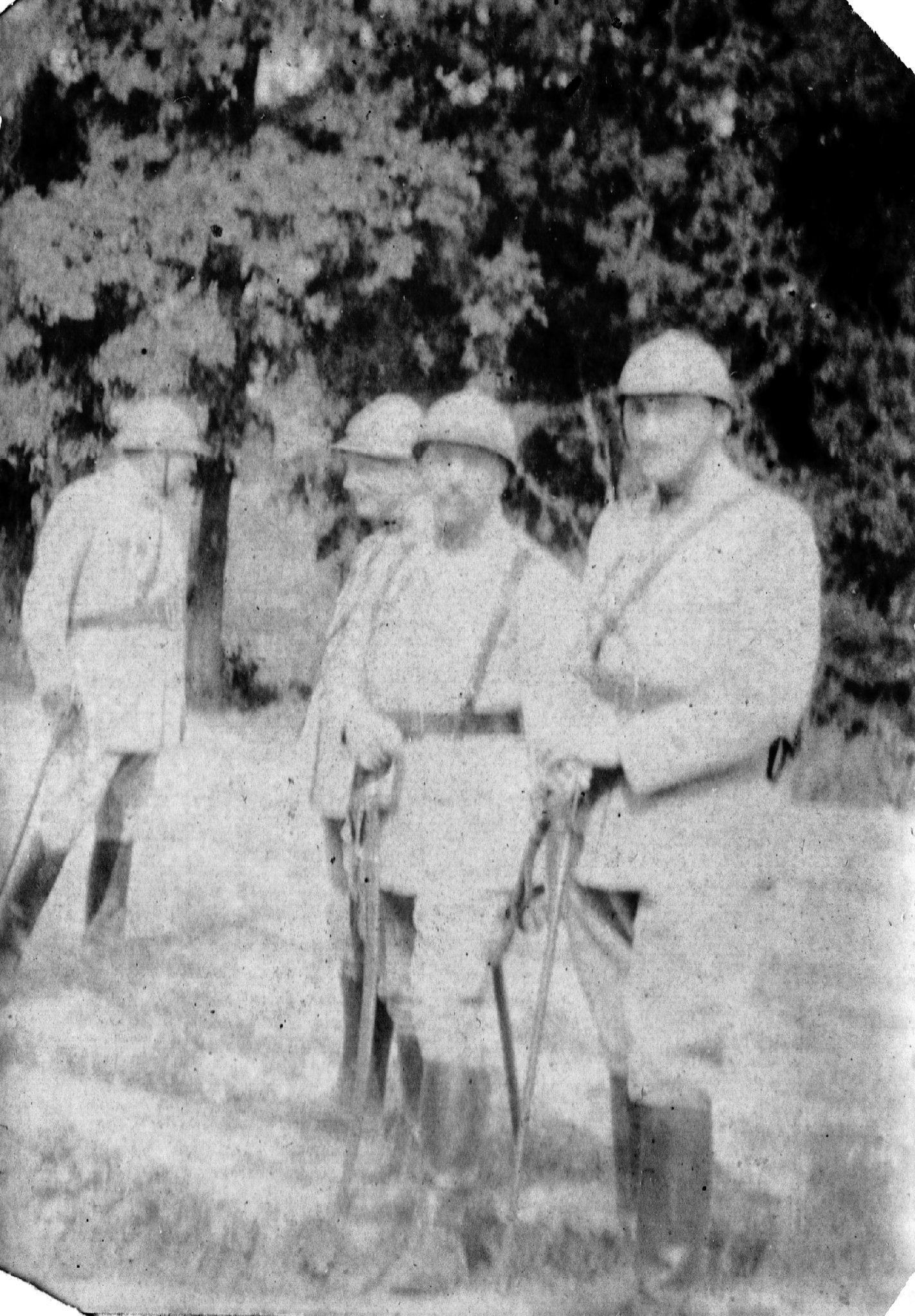 Album R. Verney p.144 gauche bas