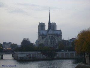 Notre_Dame_de_Paris___dos_sign_