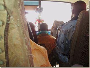 Sièges relookés tissu d'ameublement dans les bus Mali