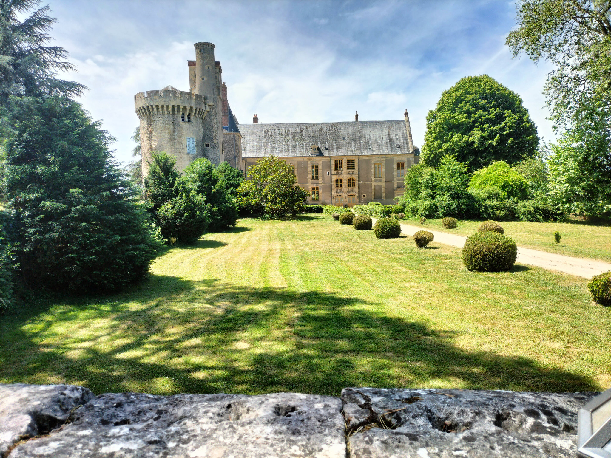 Urzy, la Table des Bordes, terrasse château (58)