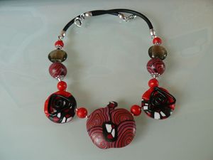 collier pomme rouge