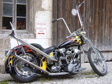 chopper_sur_base_de_Harley_Davidson_