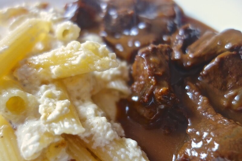joues de boeuf à la bière et moutarde-gratin de macaroni