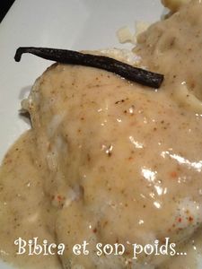 Loup de mer en papillote, sauce vanille gros plan
