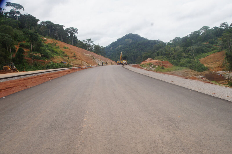 Autoroute Douala-Yaoundé phase 1 en construction
