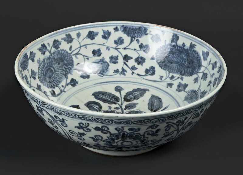 Large bol en porcelaine à décor en bleu sous couverte, Epoque Ming