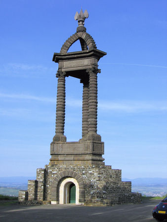 Monument_gergovie_fr