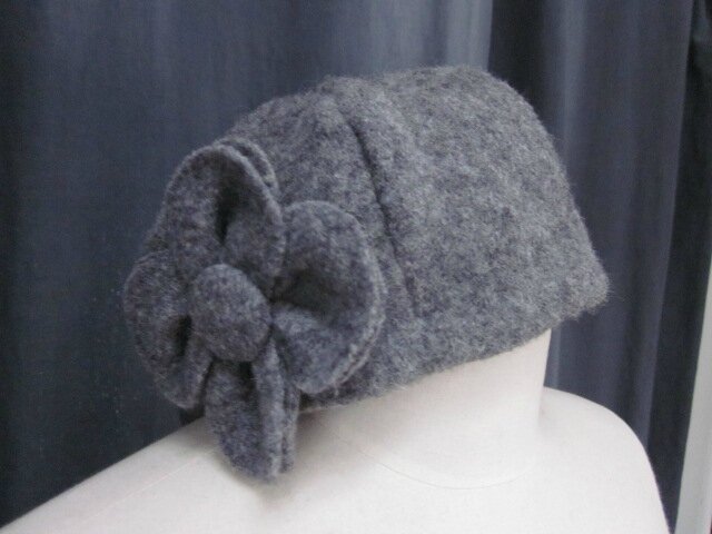 Chapeau AGATHE en laine bouillie gris moyen chiné - Doublure coton vichy gris et écru - taille 58 (2)