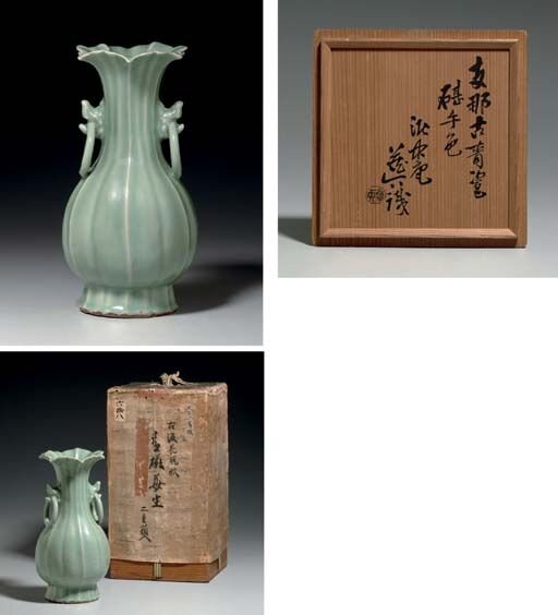 A_very_rare_Longquan_celadon_fluted_pear_shaped_vase__Song_Yuan_dynasty__12th_14th_century