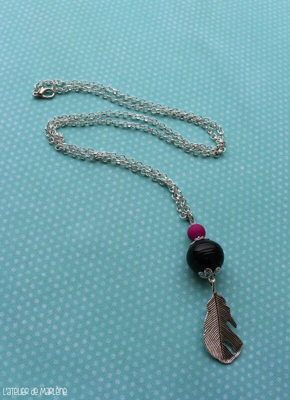 collier plume noir et violet