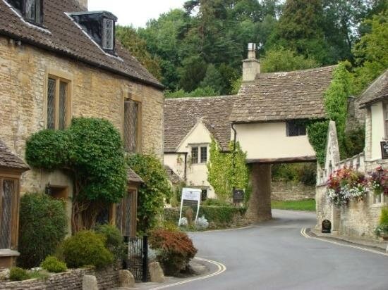 castle-combe