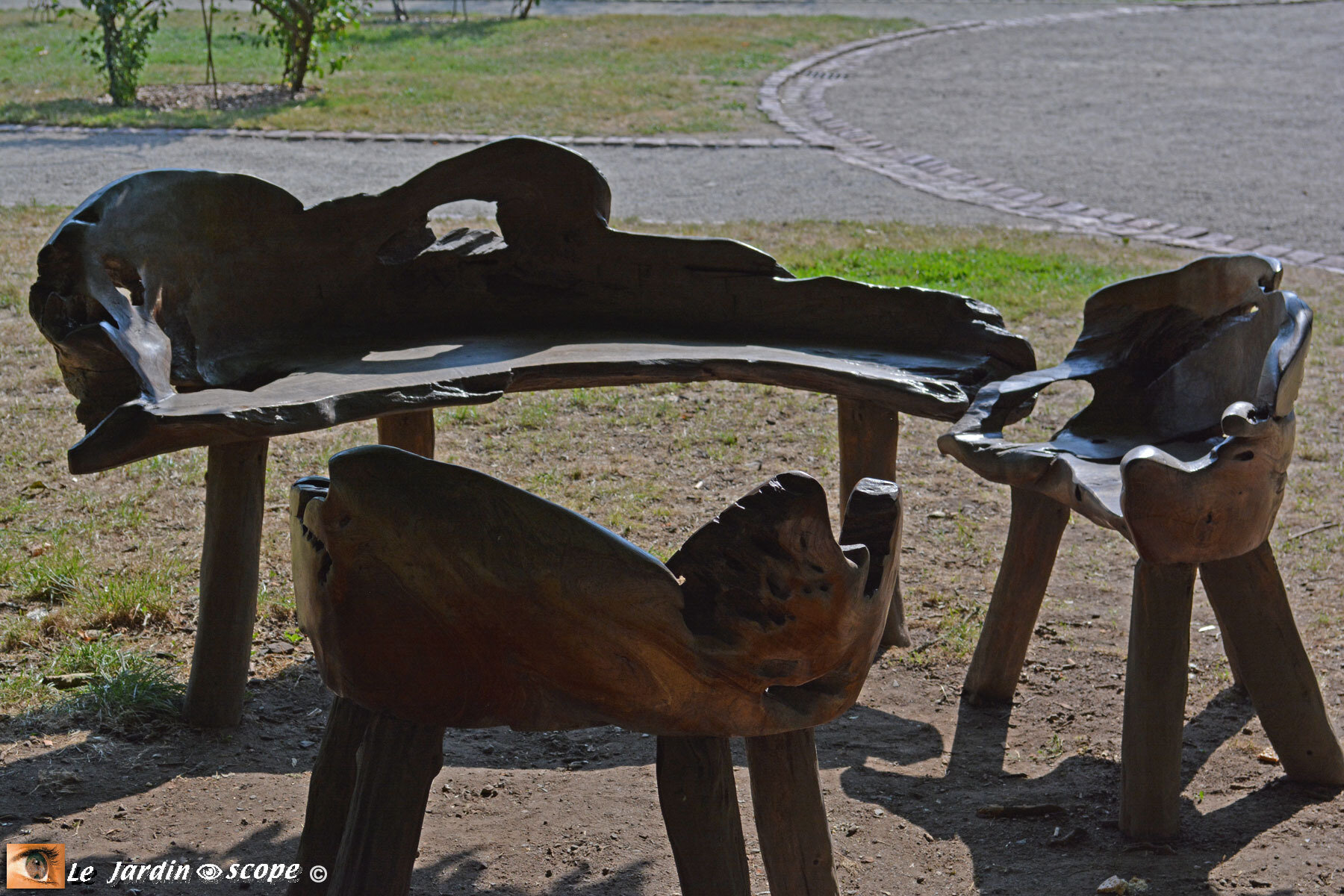 Bancs sculptés dans la masse en-bois (68) Wesserling