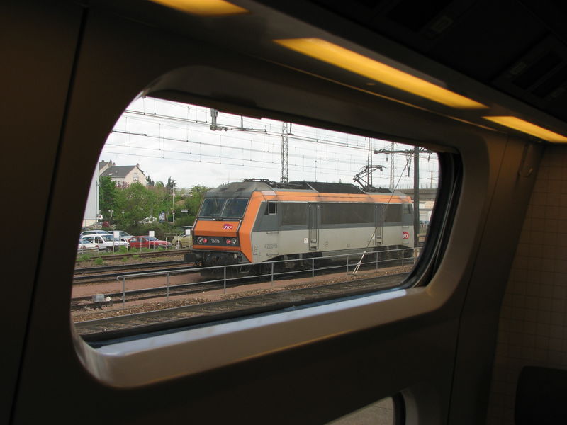 BB 26076 par la fenêtre d'un TGV, SPdC