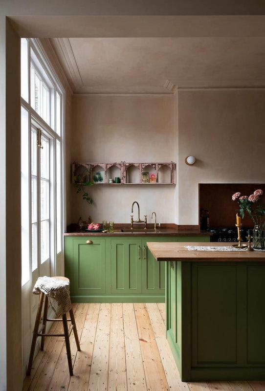 green-classic-english-kitchen-devol-nordroom-1017x1500
