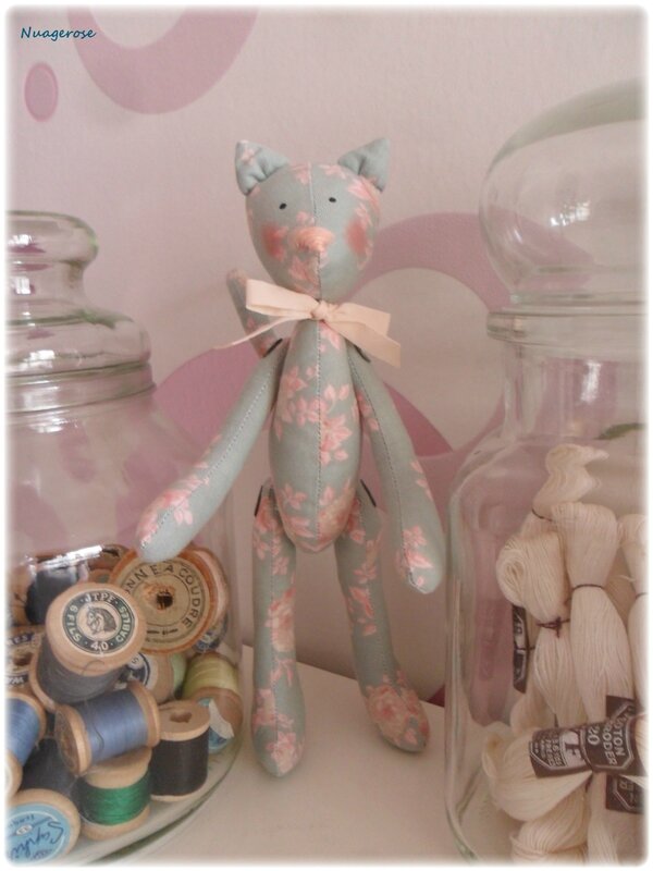 chat bleu rose (2)