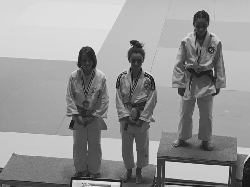 PODIUM LOUISA