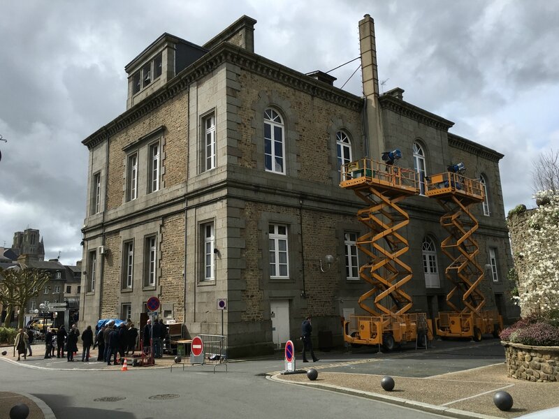 tournage série TV les Témoins Avranches 19 mars 2016 hotel de ville élévateur projecteur