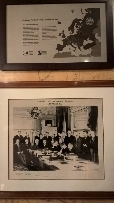 Photo du Congrès Solvay de 1911 conservée à l'Hôtel Métropole de Bruxelles