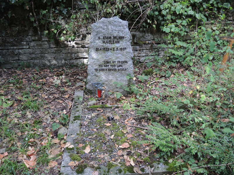 Céligny, le vieux cimetière, tombe Alistair MacLEAN (Suisse)