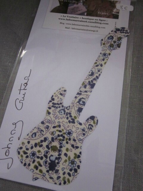 Appliqué thermocollant GUITARE en coton fleuri bleu et vert