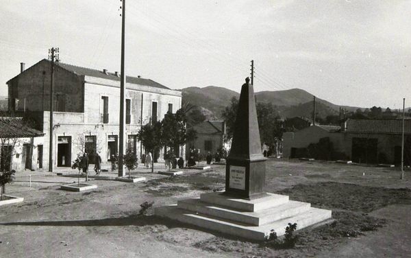 8Ammi-moussa 509- Monument aux morts