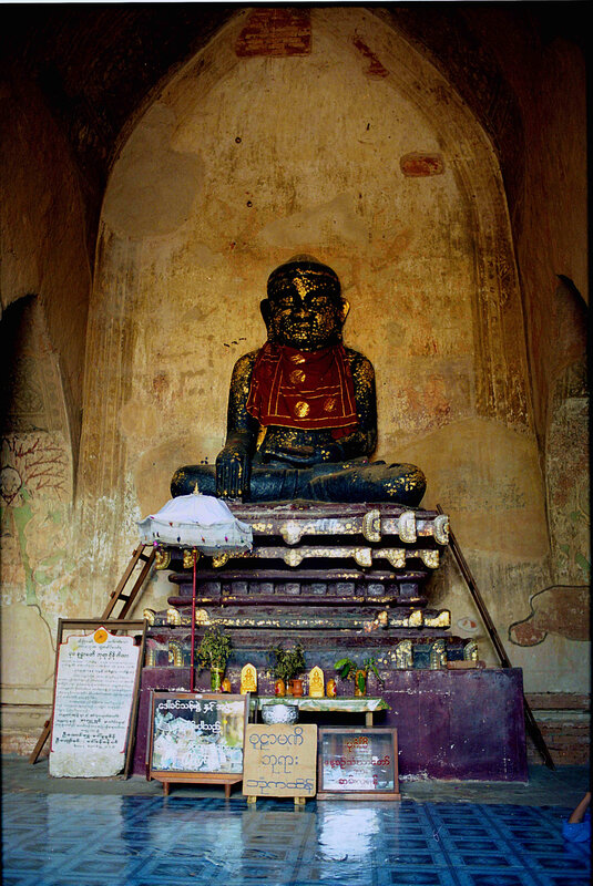Bouddha plaine de Bagan