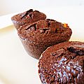 Géants Muffins au <b>Chocolat</b> et <b>pépites</b> de <b>chocolat</b> blanc et noir