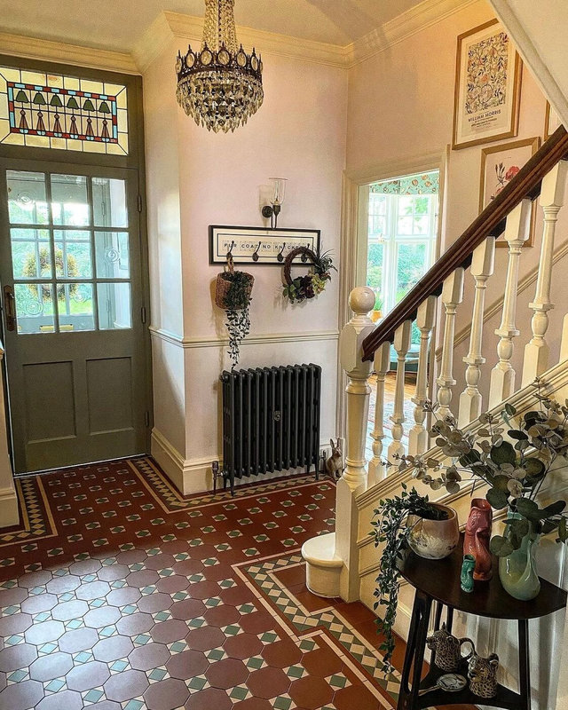 hallway-original-details-floor-tiles-edwardian-home-england-nordroom