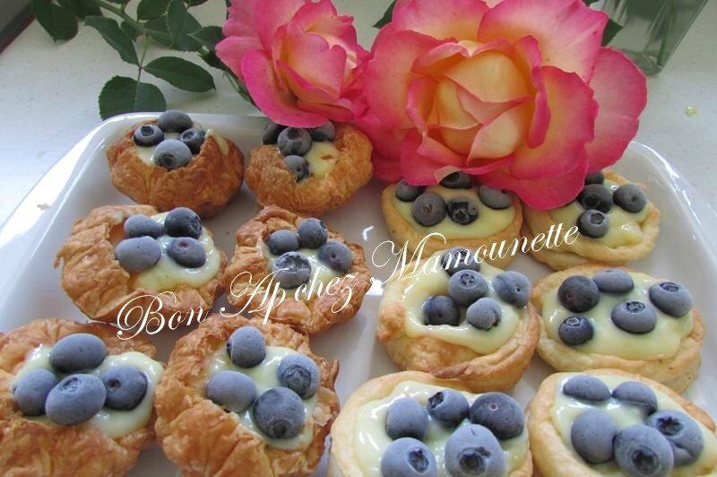 mignardises feuilletées crème vanillée maison et myrtilles 014