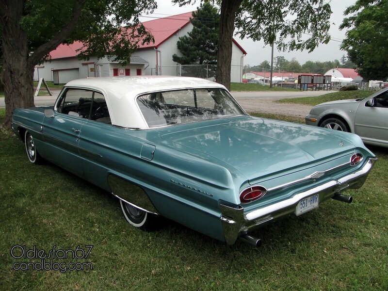 oldsmobile-dynamic-88-holiday-coupe-1962-02