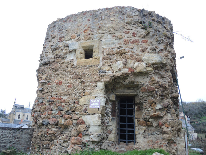 Hérisson, château, tour Saint Martin (03)