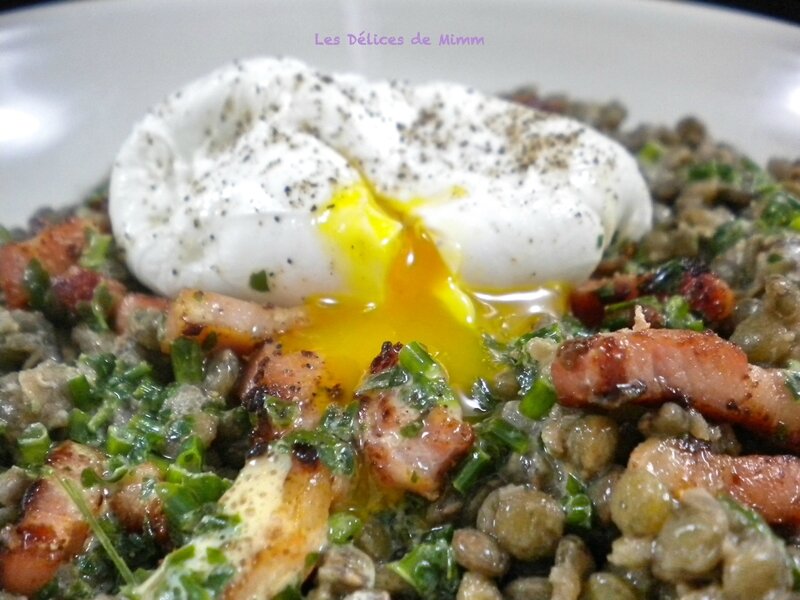 Salade tiède de lentilles, œuf poché et lardons fumés 4