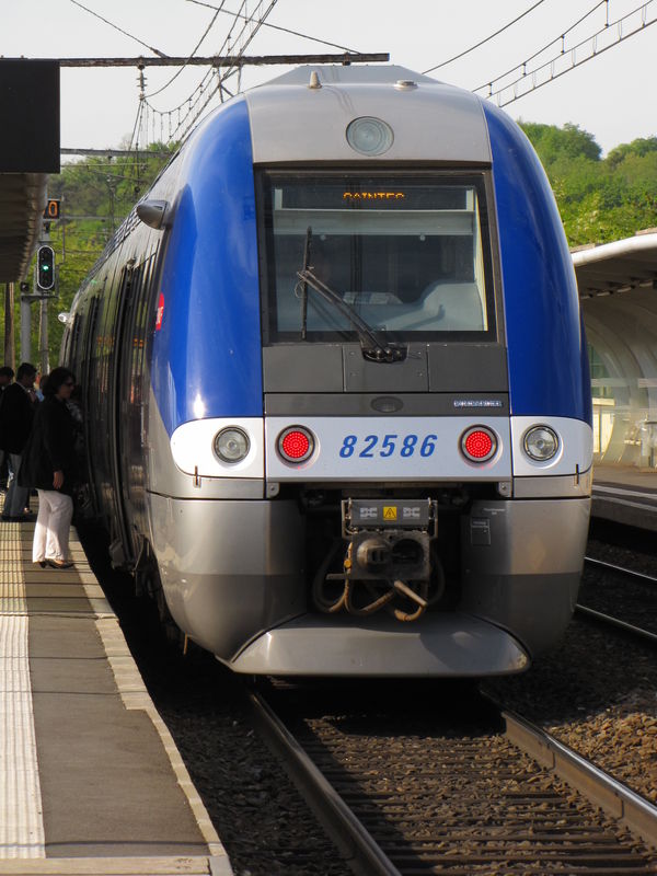 B 82585/586 en gare de Cenon
