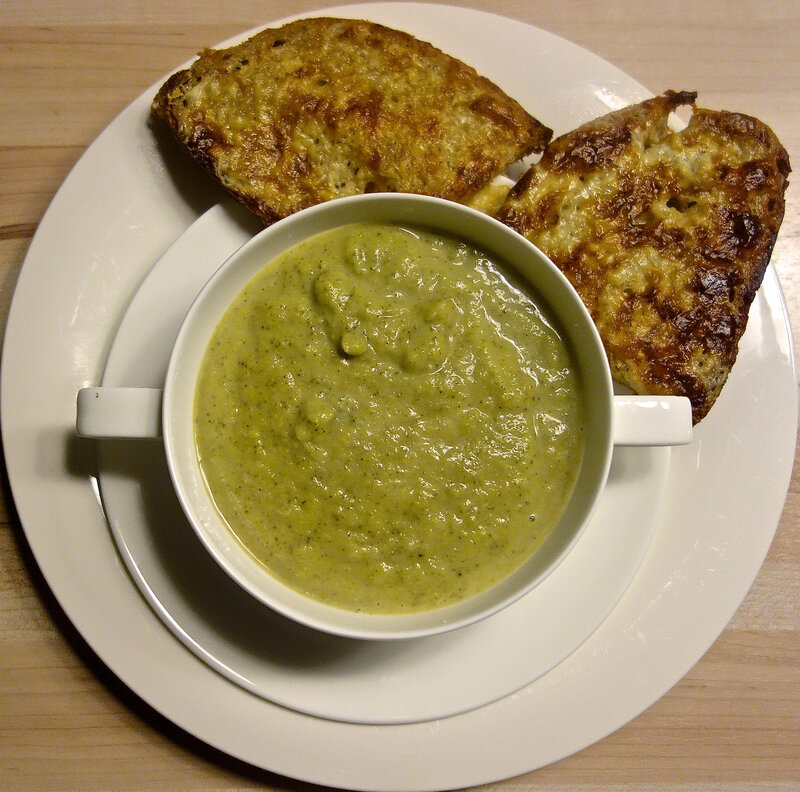 soupe de brocoli, tartines de cheddar